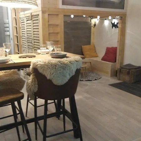 Chaleureux Petit De 4 Couchages